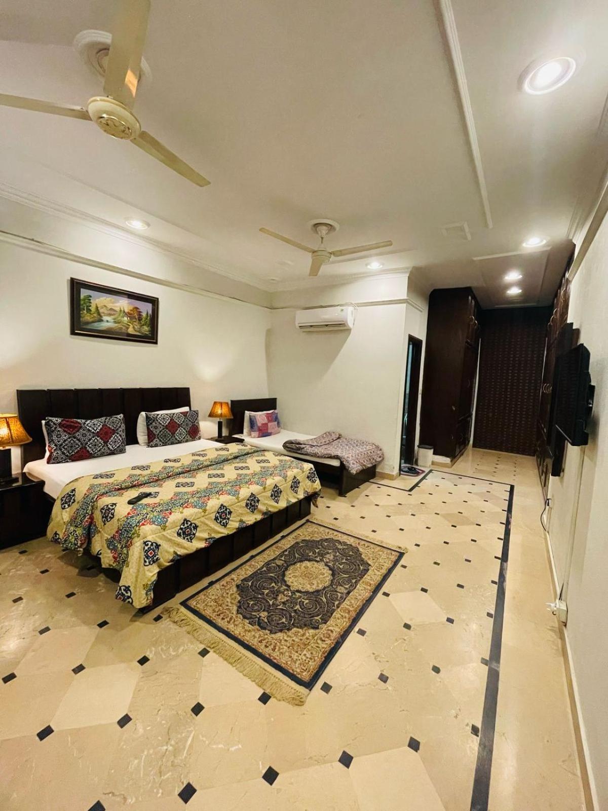 Mulberry Residence Luxury Rooms 이슬라마바드 외부 사진