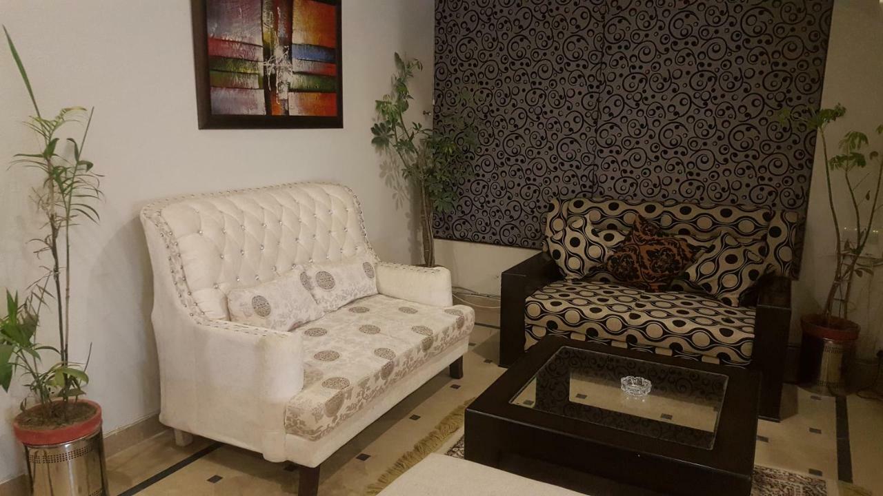 Mulberry Residence Luxury Rooms 이슬라마바드 외부 사진